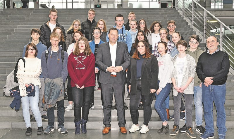 Der heimische Bundestagsabgeordnete Lars Klingbeil gab den Schülerinnen und Schülern des Gymnasiums Walsrode einen Einblick in das politische Berlin.red