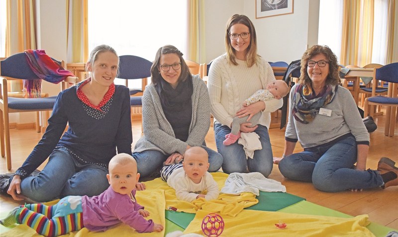 Wenn der Speisesaal zum Babytreff wird: Ilse-Marie Lentz (rechts) steht Eltern in den ersten Monaten nach der Geburt zur Seite.red