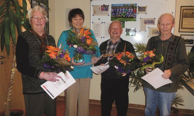 Langjährige Mitglieder im SoVD Rethem wurden geehrt: Marianne Klein, Annegret Koch, Peter Pochardt und Peter Franke (v. li.).bä