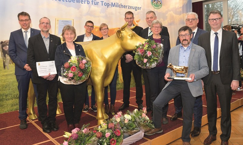 Grund zur Freude: Die Gewinner der “Goldenen Olga” stammen aus dem Heidekreis. Sie dürfen sich “Bester Milcherzeuger Niedersachsens 2019” nennen. Foto: LVN