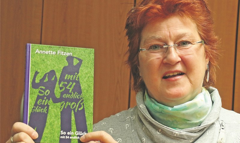 Die Soltauerin Annette Fitzen stellt ihr Buch “So ein Glück - mit 54 endlich groß” vor. Foto: Eickholt