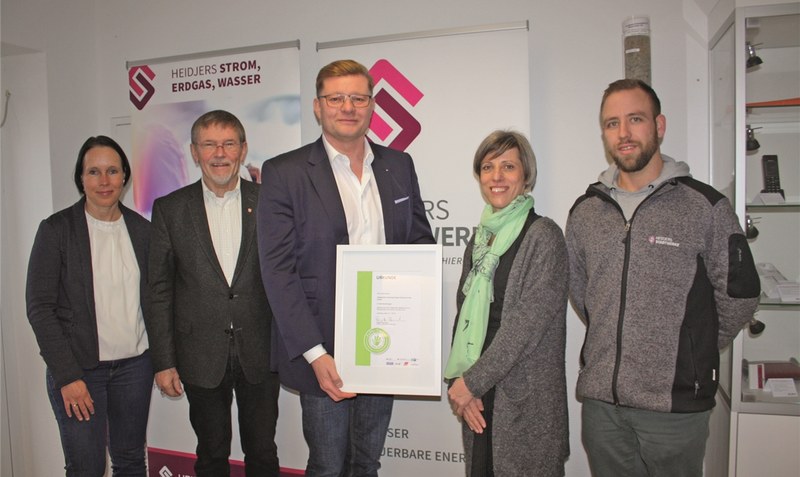 Vertreter des regionalen Unternehmens freuen sich über die Auszeichnung.Foto: Koordinierungsstelle Frau & Wirtschaft Heidekreis