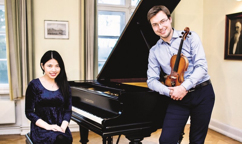 Victoria Audrey Sarashvati und Sebastian Nowak eröffnen die Konzertreihe “Beflügelt” mit Werken von Mozart, Beethoven und Fauré.Foto: Felix Peschke