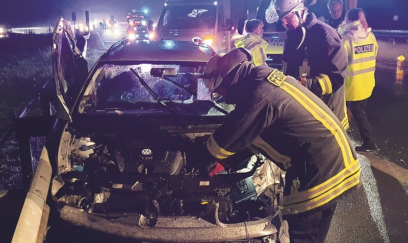 Unfall am Autobahnzubringer: Der Einsatz der Feuerwehr dauerte dann doch nicht lang.Foto: Feuerwehr
