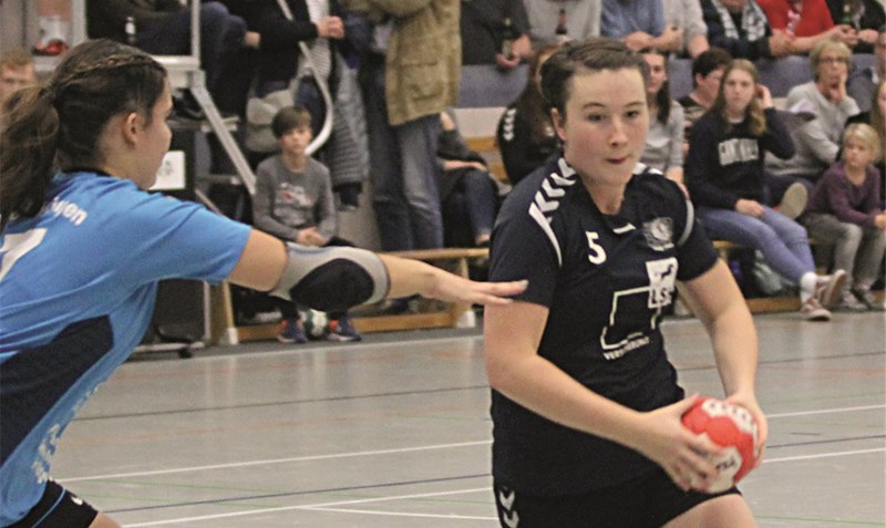 Die Handballerinnen der HSG Heidmark (r. Alea Rynas) verloren gestern bei der HSG Göttingen mit 31:33. Archivfoto: H. Oetjen
