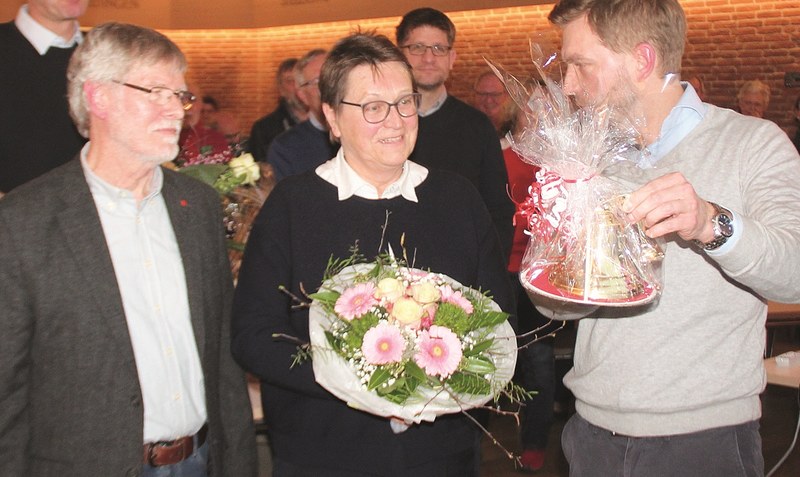 Wahlsieger unter sich: Bürgermeisterin Helma Spöring, Hans-Henning Meyer (links) und Sebastian Zinke.Fotos: Rolf Hillmann