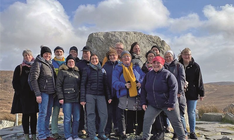 Auf dem Diamond Mountain: Die Pilgergruppe in Connemara. Foto: privat