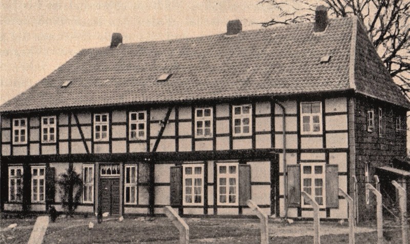 Das um 1685 erbaute Haus des Rethemer Amtsschreibers (Woltersches Haus) an der Langen Straße 4a ist wahrscheinlich das älteste Gebäude am Ort.Foto: 600 Jahre Stadt Rethem/Aller 1353-1953.