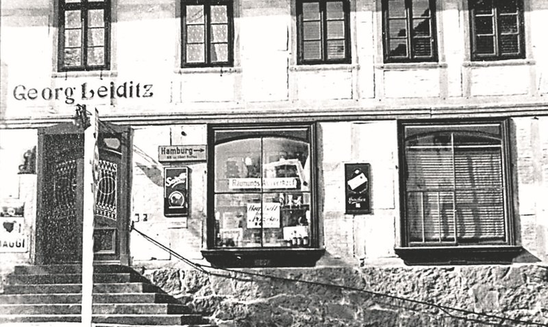 1910: “Räumungsausverkauf” anno dazumal, Das Schaufenster bei Leiditz.