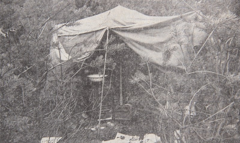 “Zeltlager”: In diesem Provisorium verbrachte der 28-Jährige auch die kalten Wintermonate, Wärme spendete ein schwerer eiserner Ofen. Fotos: WZ-Archiv