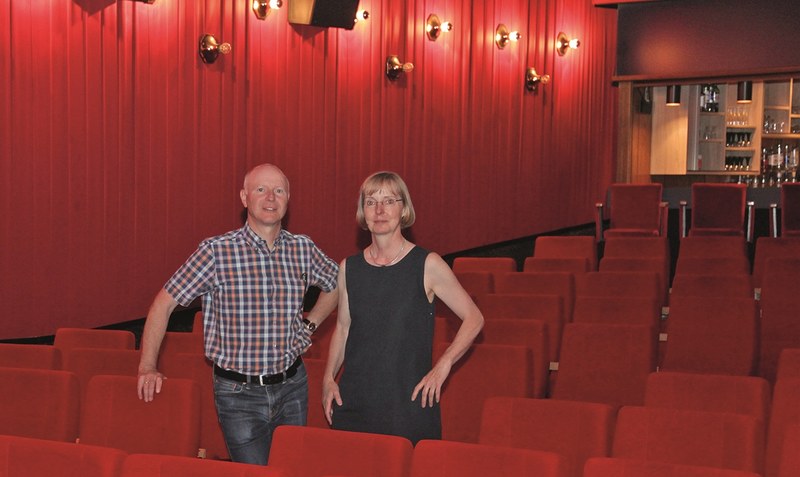 Die Sanierung von Kino 1 muss noch etwas warten: Zunächst freuen sich Günther und Dörte Scheele darüber, nach dreieinhalmonatiger Schließung das Capitol-Theater wieder öffnen zu können.