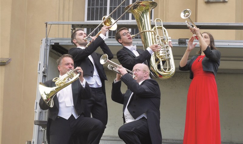 Die Ensemble-Mitglieder von Harmonic Brass gaben alles bei ihrem Sommerreise-Konzert in Schwarmstedt: Andreas Binder (Horn), Alexander Steixner (Posaune), Hans Zellner (Trompete), Karl-Wilhelm Hultsch (Tuba) und Elisabeth Fessler (Trompete, von links).Foto: Ruth Hildebrandt