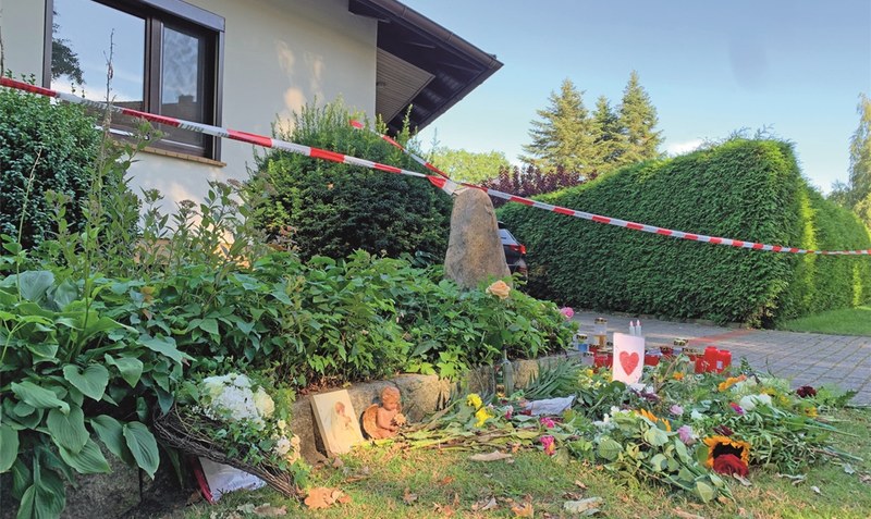 Warum mussten die Bewohner des Hauses am Lohweg in Neuenkirchen sterben? Die Ermittlungen dauern an. Foto: Heuer