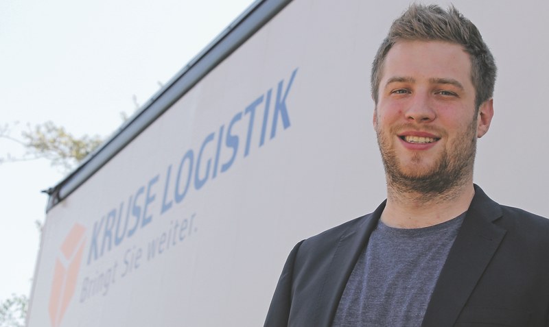 “Es läuft ganz gut”: Jannes Kruse, Geschäftsführer und Fuhrparkleiter Personal beim Walsroder Unternehmen Kruse Logistik. Foto: Eickholt