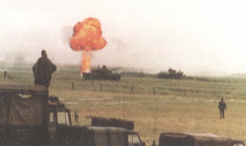 Gefechte nachgestellt: 1985 spielte die britische Armee vor Zuschauern die Kampfhandlungen vom Kriegsende 1945 bei Essel nach.