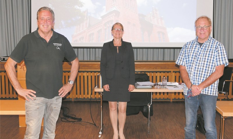 Für weitere zwei Jahre im Amt: Der Vorstand des Walsroder Stadtmarketings mit Reinhard Plötz (links), Birgit Broocks und Horst Pankotsch. Foto: Andreas Alps