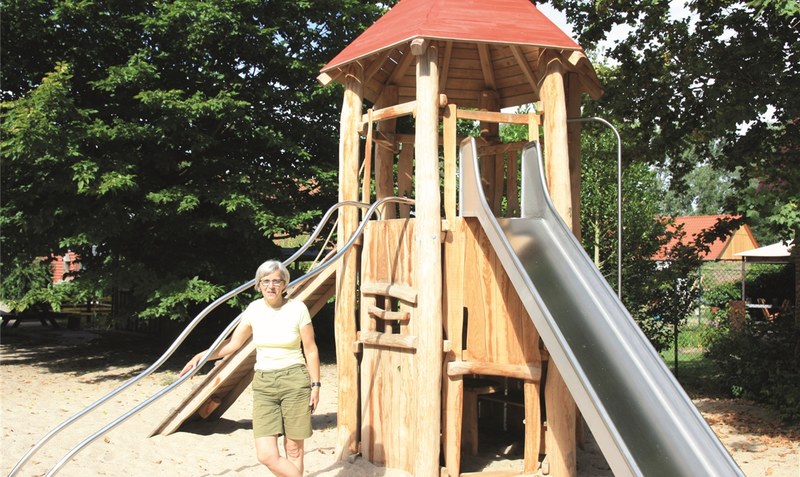 Dörthe Göritz-Timme auf dem Spielplatz vom Kindergarten Rethem. Fotos: Fischer-Santelmann
