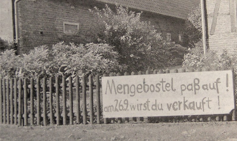 Protest im September 1995: Bereits wenige Tage nach Vorstellung der Pläne für ein neues Dorf in Mengebostel regt sich Widerstand.Fotos: WZ-Archiv