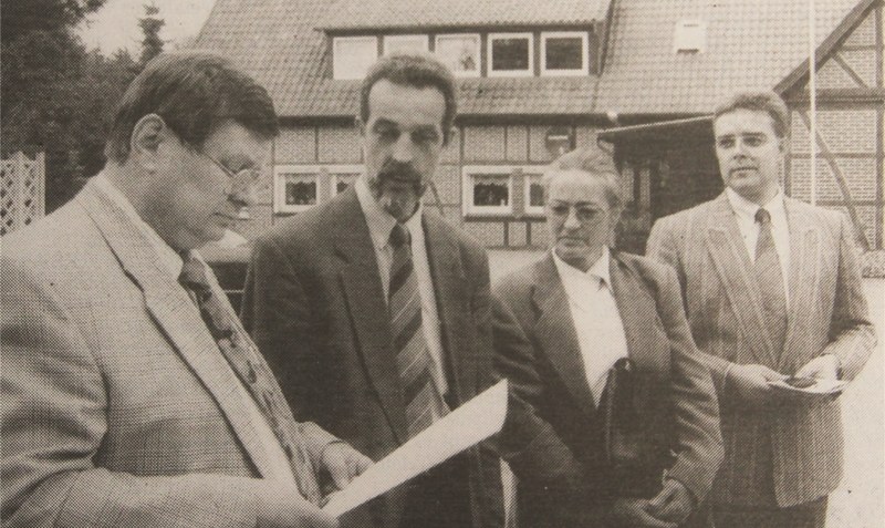 13. Oktober 1995: Die CDU-Schulpolitiker (von links) Burkhard Senkel, Horst Hamann und Virgo-Brigitte Wendeborn fordern ein zweites Gymnasium im Südkreis. Der Kreisvorsitzende Friedrich-Otto Ripke (rechts) nimmt den Vorschlag zur Kenntnis. Fotos: WZ-Archiv