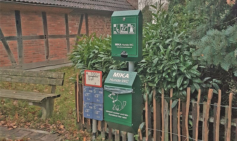 An fünf zentralen Stellen im Ort Essel wurden Kotbeutel-Spender plus Mülleimer aufgestellt. Foto: SPD Essel