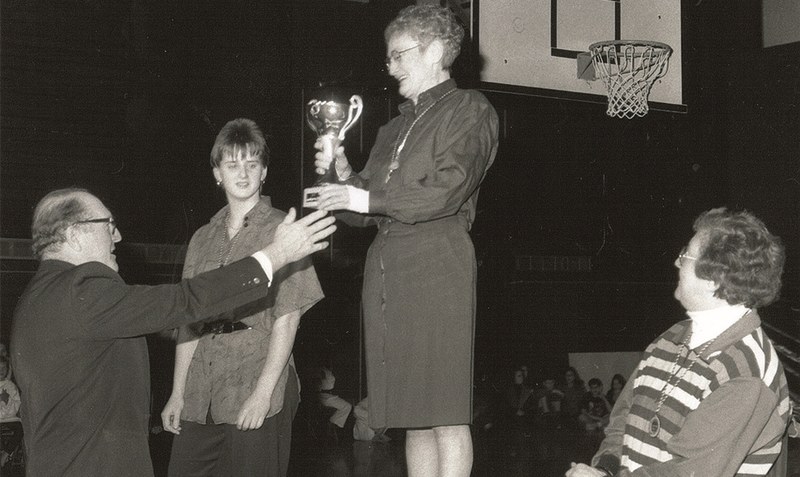 Gleich sechsmal in den 90er-Jahren auf dem Siegerpodest: Erika Lange, hier als WZ-Sportlerin des Jahres 1993 geehrt. Foto: WZ-Archiv