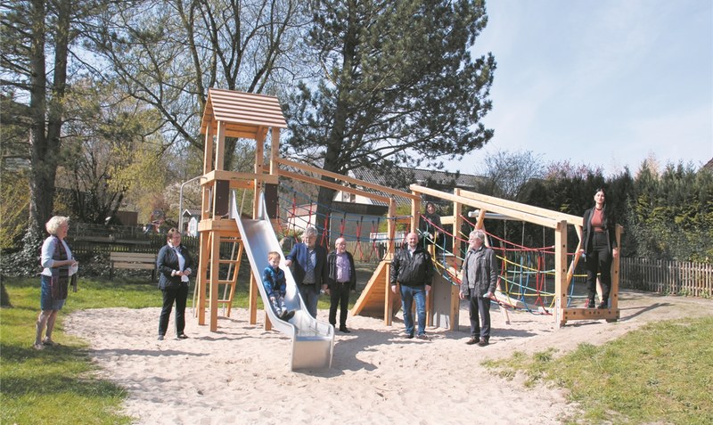 Endlich offiziell bespielbar: Der neugestaltete Spielplatz am Schlehenweg in Walsrode lässt keine Wünsche mehr offen. Foto: Hachmeister