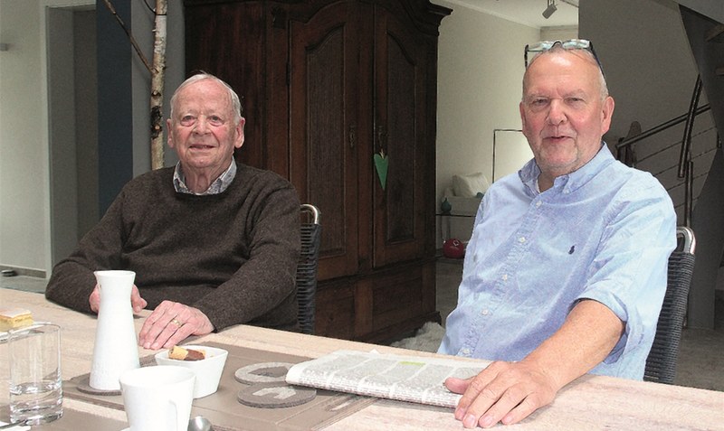 Dr. Reinhard Mestwerdt (links) und Hartmut Gräf sprechen anderthalb Jahre nach dem Bürgerentscheid über Fragen der Innenstadtentwicklung in der Kreisstadt. Foto: Rolf Hillmann