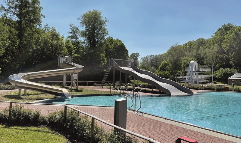 Neue Rutschen ausprobieren: Das Lietbad bietet gleich zwei Spaßbringer. Foto: Stadtwerke Böhmetal