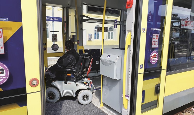 Dauerhaftes Ärgernis: Reisende, die auf einen Elektro-Rollstuhl oder andere größere Hilfsmittel angewiesen sind, wird immer wieder die Mitfahrt im Erixx versagt.Foto: WZ-Archiv/Müller