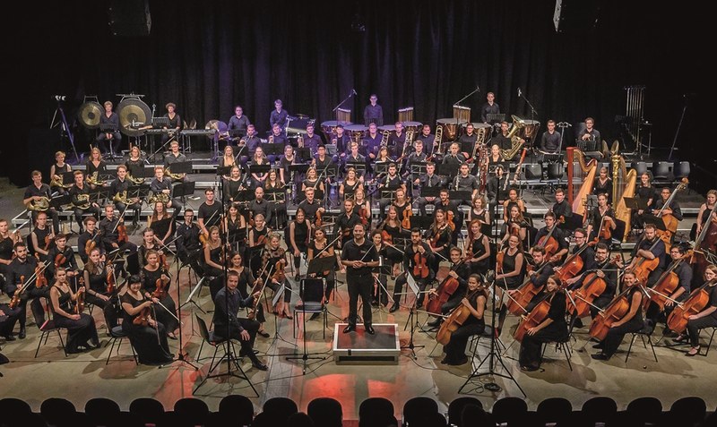 1989 ins Leben gerufen: Bis zu 120 Instrumentalisten bringen jeden Sommer große sinfonische Werke auf die Bühne. Foto: JPON/Stephan Roehl