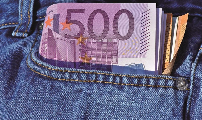 Insgesamt 1750 Euro sollen bei dem amtsbekannten Dieb gefunden worden sein. Symbolfoto: Pixabay