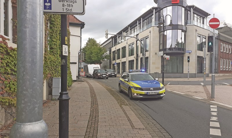 An der Ampel Richtung Walsroder Innenstadt und Bahnhof sperrte die Polizei die Straße kurzzeitig ab. Foto: Langemeyer