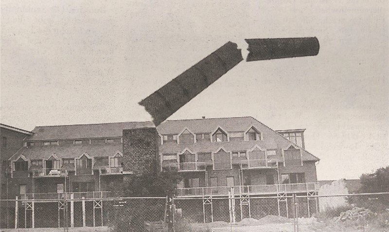 Der Abriß des “Brehme-Schornsteins” - wie auf dieser Fotomontage - ist von einem Walsroder Bürger verhindert worden.Fotos: WZ-Archiv
