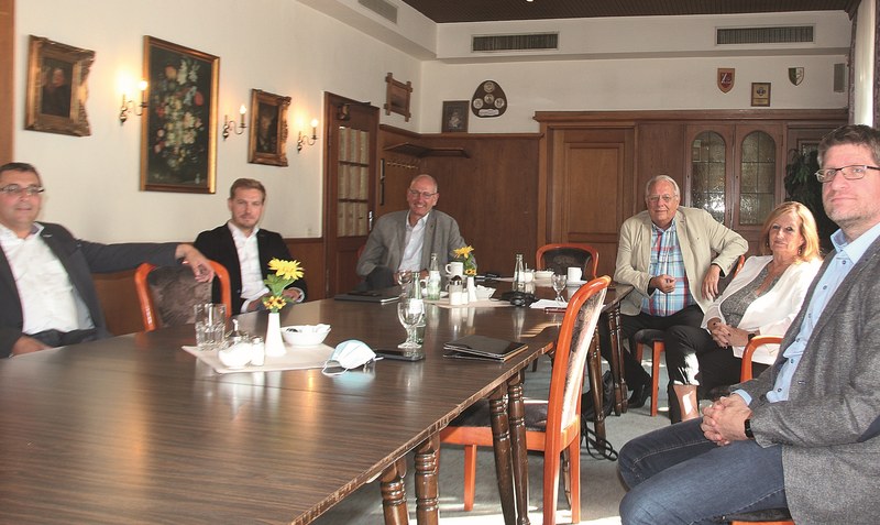 Sie setzen sich für einen Wechsel ein: Torsten Schröder, Sebastian Zinke, Martin Plesse, Dr. Hans-Peter Ludewig, Heidi Schörken und Torsten Söder (von links).Foto: Rolf Hillmann
