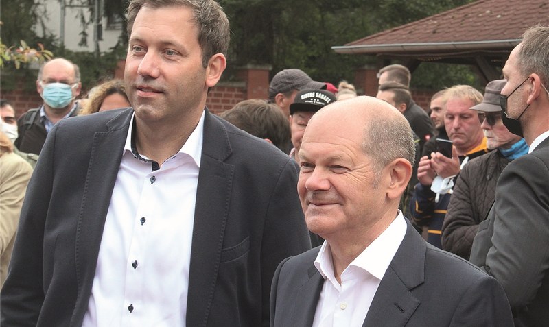Olaf Scholz (rechts) und Lars Klingbeil genießen ihre Wahlkampfauftritte - auch in Soltau. Foto: Rolf Hillmann