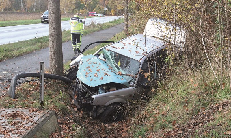 Bei dem Unfall entstand ein Totalschaden an dem Fahrzeug. Foto: Rolf Hillmann