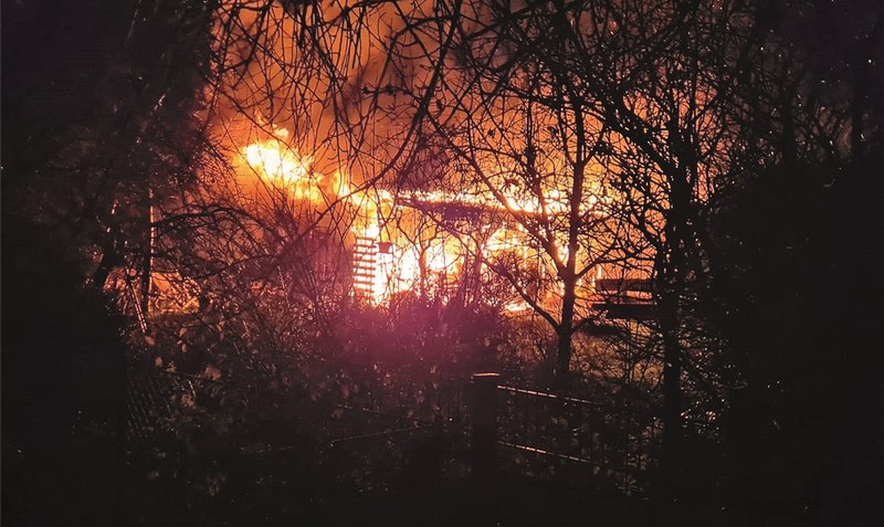 Wintervorrat wird ein Raub der Flammen: Das Ahldener Gemeindekommando hat nun eine Spendenaktion initiiert. Fotos: Feuerwehr/Thomas Klamet