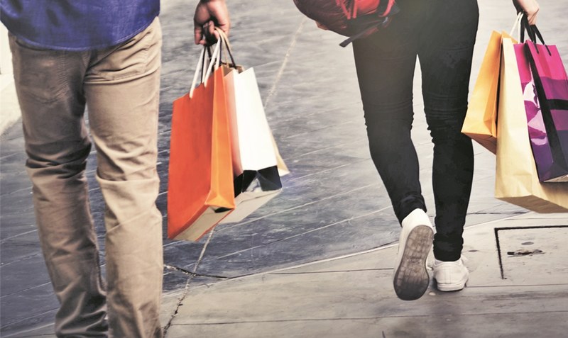Shoppen mit Einschränkungen: Nach einer Studie scheint der stationäre Einzelhandel verhältnismäßig gut durch die Corona-Krise zu kommen. Foto: fotolia.com