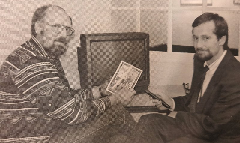 19. Dezember 1996: Norbert Mehmke (links) und Lutz Kiesewetter wollen Jugendlichen durch ihre Arbeit Medienkompetenz vermitteln. Fotos: WZ-Archiv