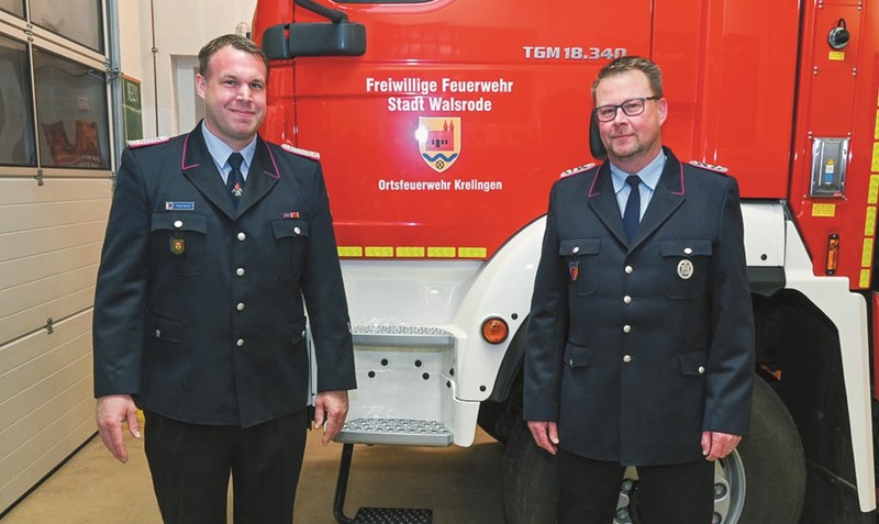 Zufrieden mit der eindeutigen Wahl in Krelingen: Tobias Bremer und Klaus Volkmer. Foto: Freiwillige Feuerwehr Krelingen