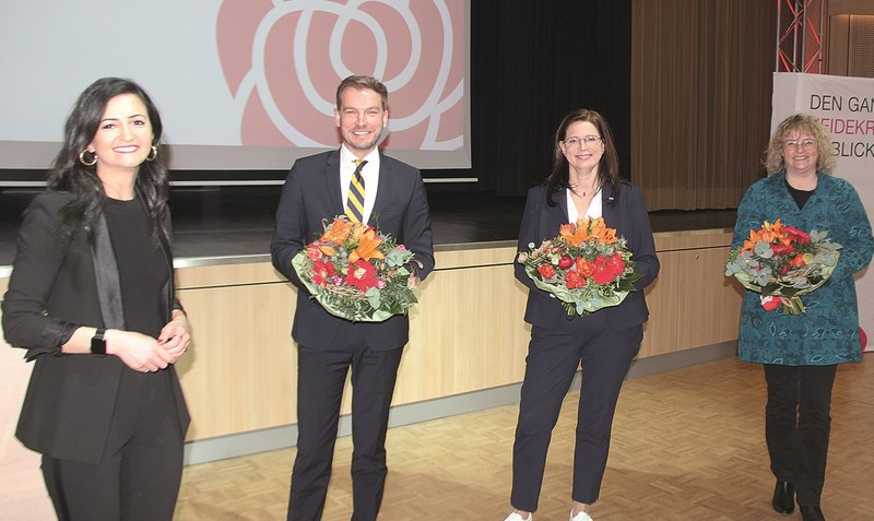 Blumen für die Kandidatinnen und Kandidaten: Tatjana Bautsch, Christina Fleckenstein und Sebastian Zinke mit der Kreisvorsitzenden Aynur Colpan (von rechts). Fotos: Hillmann