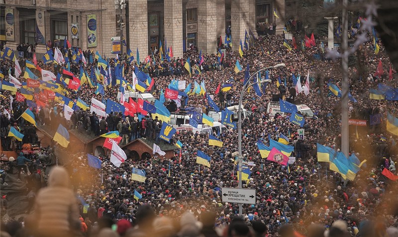 Demonstration auf dem Majdan Nesaleschnosti (“Platz der Unabhängigkeit”) in Kiew am 1. Dezember 2013, die unter anderem den Abschluss eines Abkommens mit der EU zum Ziel hatte. Foto: Nessa Gnatoush, Wikipedia