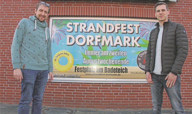 War was mit Corona? Die Chef-Organisatoren Sven Wittenberg (rechts) und Christian Schuh hoffen, dass in diesem Jahr das Dorfmarker Strandfest wieder mit vollem Programm ablaufen kann. Foto: Eickholt
