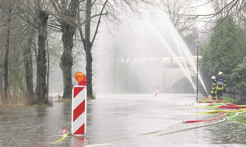 Wenn nichts mehr geht: Starkregenereignisse nehmen ebenso zu wie Dürren. Die Samtgemeinde Ahlden initiiert nun ein Expertenforum und einen Aktionstag zum Thema Wasser. Foto: WZ-Archiv/Meyland
