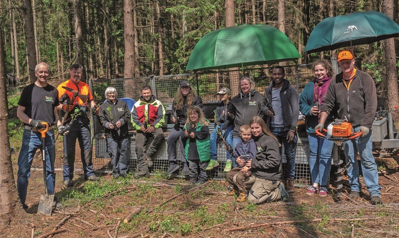 Freunde, Mitglieder und Förderer des Vereins kamen zusammen, um aufzuforsten. Foto: Verein Regenwald-Hilfe