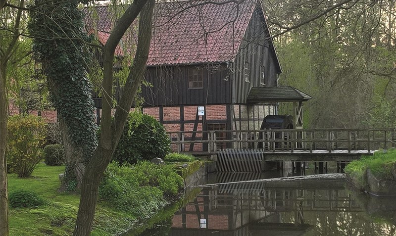 Die Cordinger Mühle: Das Gebäude hat in seiner Vergangenheit spannende Geschichten erlebt. Auch Knecht Johann weiß vieles aus früherer Zeit zu erzählen. Foto: Forum Bomlitz