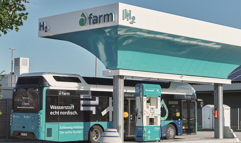 Auch Busse können mit Wasserstoff fahren: In Niebüll betreibt GP Joule bereits eine entsprechende Tankstelle. In Walsrode soll in den kommenden zwei Jahren eine solche Einrichtung entstehen, das Angebot richtet sich vor allem an Spediteure. Foto: GP Joule