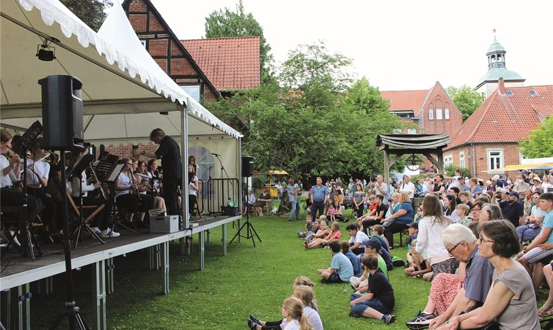 Voller Erfolg: Am Freitag und Sonnabend, 10. und 11. Juni, fand erstmals das “Kleine Fest im Klostergarten” statt.Foto: Herrmann