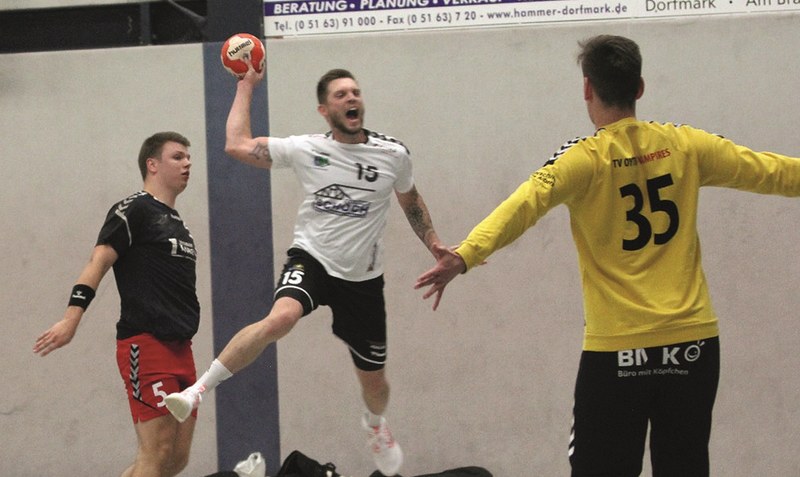 Die Handball-Herren der HSG Heidmark (Bild: Nils Rosemann) kehren nach drei Spielzeiten, in denen sie in der Verbandsliga Nordsee angetreten sind, in der neuen Saison 2022/23 nun wieder in die Niedersachsen-Staffel zurück. Archivfotos: Oetjen