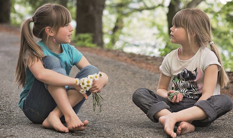 Kommunikation: Lustig ist es hin und wieder, Gesprächen unter Kindern zu lauschen. Ist man als erwachsener Mensch selbst involviert, kann das manchmal hingegen echt herausfordernd sein. Foto: pixabay